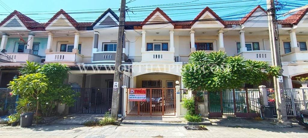 ทาวน์เฮ้าส์ หมู่บ้านลภาวัน11 บางบัวทอง นนทบุรี