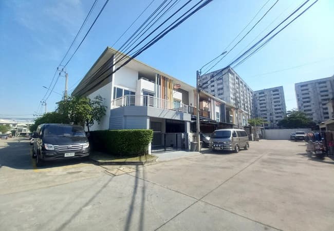 ขายทาวน์เฮ้าส์ หมู่บ้านซิตี้เซนส์ วัชรพล เนื้อที่ 19.8 ตร.ว. 2 ชั้น 3 นอน 2 น้ำ