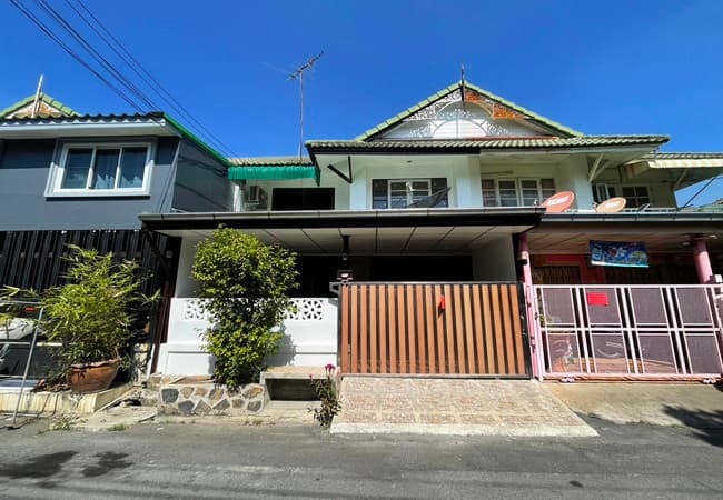 ขายทาวน์เฮ้าส์ หมู่บ้านพฤกษา 14 เอ ซอยวัดลาดปลาดุก เนื้อที่ 18 ตร.ว. 2 ชั้น 3 นอน 2 น้ำ