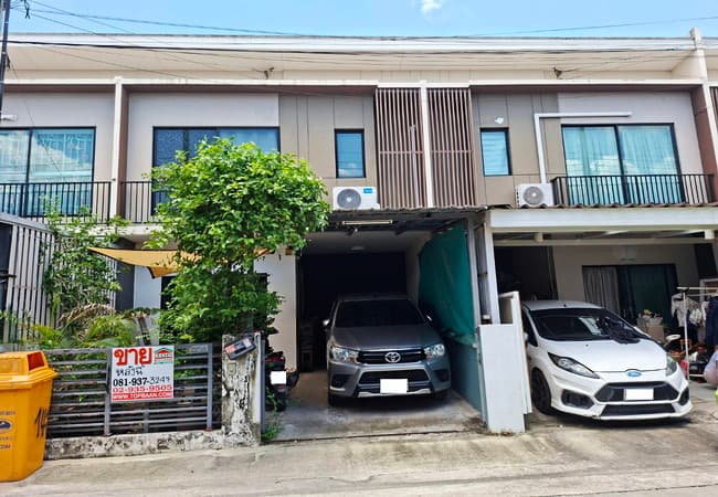 ขายทาวน์เฮ้าส์ หมู่บ้านเดอะคอนเนค สุวรรณภูมิ 3 เนื้อที่ 18.2 ตร.ว. 2 ชั้น 3 นอน 2 น้ำ