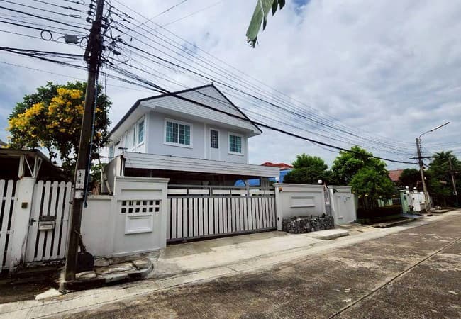 ขายบ้านเดี่ยว หมู่บ้านสัมมากร รามคําแหง 112 สะพานสูง กรุงเทพ เนื้อที่ 66 ตร.ว. 2 ชั้น 3 นอน 4 น้ำ