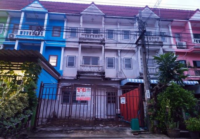 ขายทาวน์เฮ้าส์ หมู่บ้านรินทร์ทอง รามคำแหง 190 เนื้อที่ 22.5 ตร.ว. 3 ชั้น 4 นอน 3 น้ำ