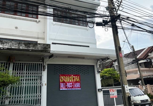 ขายอาคารพาณิชย์ หมู่บ้านสินธร แฮปปี้แลนด์ บางกะปิ กรุงเทพมหานคร เนื้อที่ 25.4 ตร.ว. 3 ชั้น 2 น้ำ
