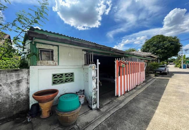 ขายบ้านเดี่ยว หมู่บ้านฟ้าคราม ลำลูกกา คลอง 2 เนื้อที่ 40 ตร.ว. 1 ชั้น 3 นอน 1 น้ำ