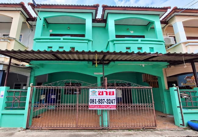 ขายทาวน์เฮ้าส์ หมู่บ้านเลิศอุบล ลำลูกกา คลอง 5 เนื้อที่ 32 ตร.ว. 2 ชั้น 5 นอน 3 น้ำ