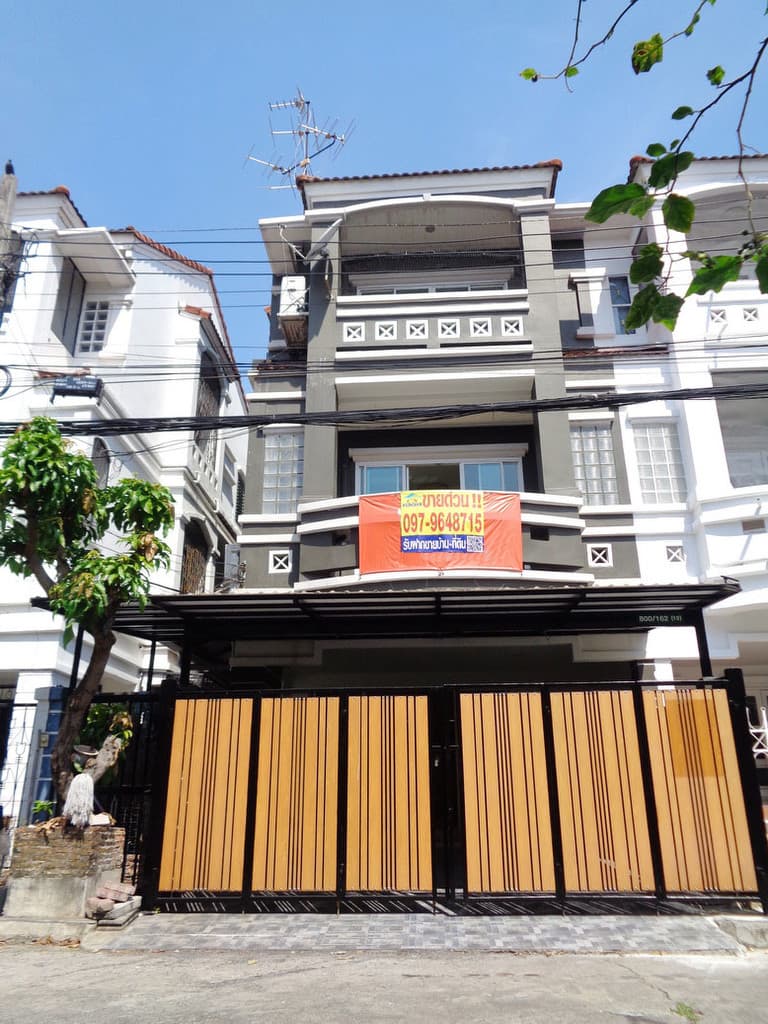 🚩 บ้านรีโนเวท ทาวน์โฮม 3 ชั้น หลังใหญ่ โครงการ เดอะ รีโน่ นวมินทร์ ติดห้างโลตัสนวมินทร์