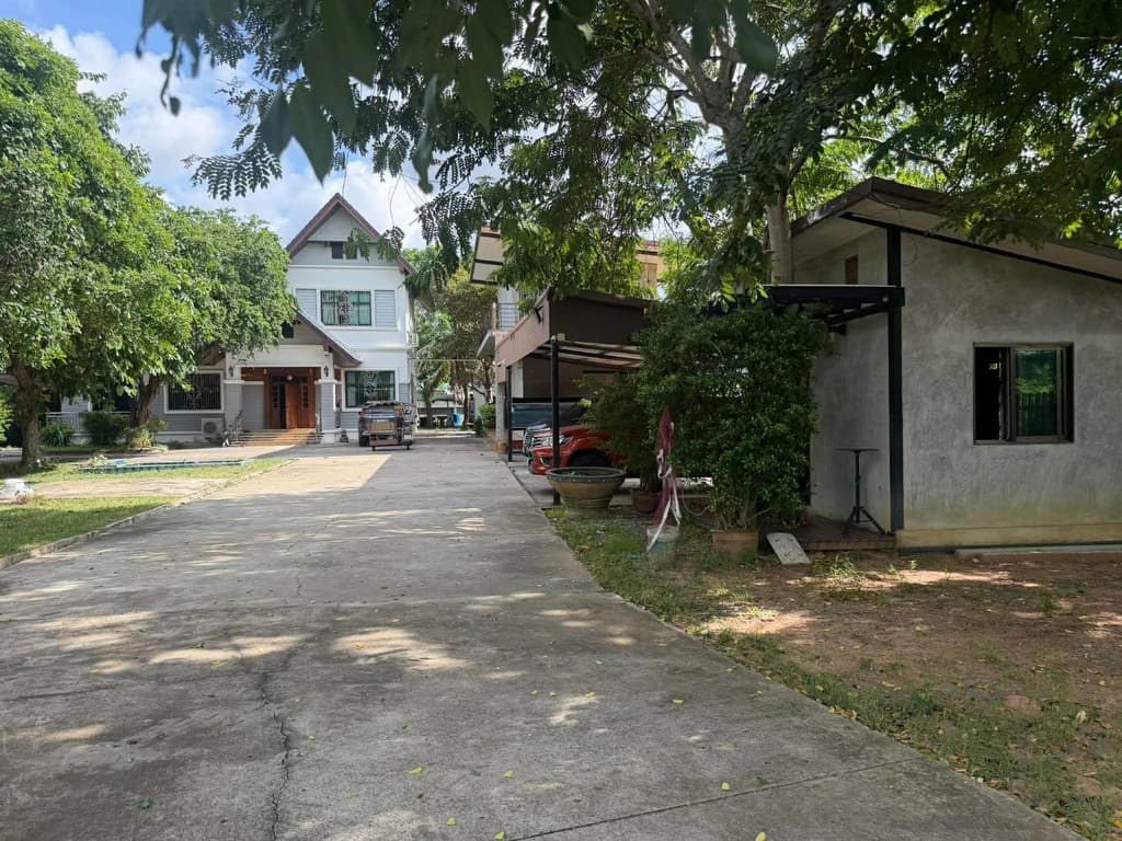 ขายถูกมาก!! บ้านพร้อมที่ดิน 1 ไร่ ติดถนนซอย ทำเลทอง อ.อรัญประเทศ จ.สระแก้ว ใกล้ตลาดสด รพ.อรัญประเทศฯ