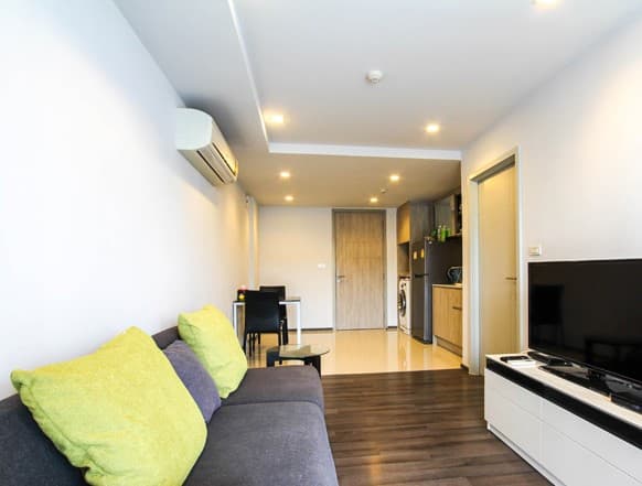Top-Floor Feel, 47 sqm 1bed - Unblocked City View, 4 Min Walk to BTS