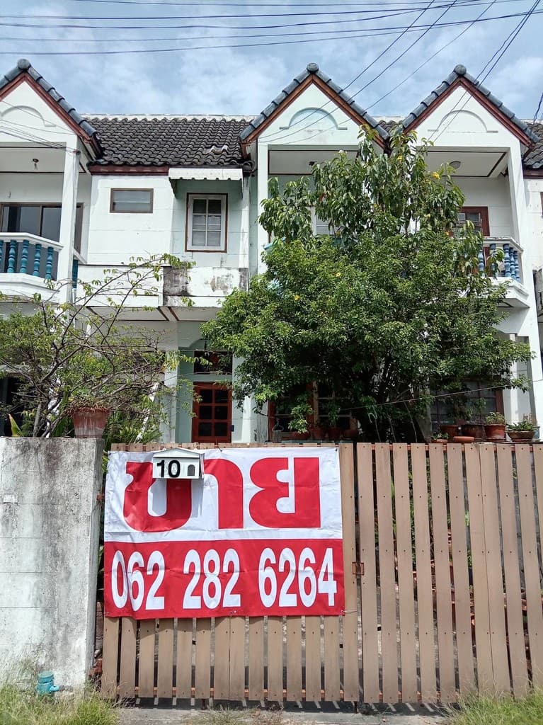 ขายทาวเฮ้าส์ 20 ตรว. 2 ชั้น ห่างจากปากซอย 20 เมตร ซอยรามอินทรา 4/3 ติดสถานีรถไฟฟ้า ลาดปลาเค้า
